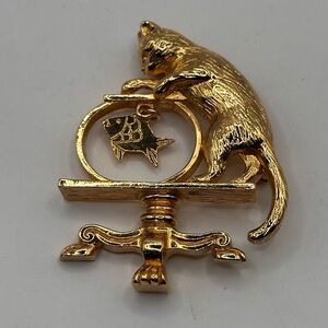 Vintage Avon Jewelry Curious Cat Grabbing Fish in Bowl Gold Dangling Pin Brooch